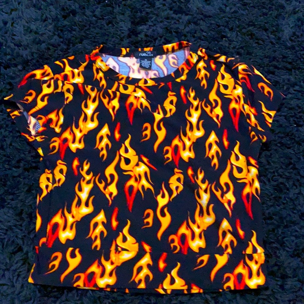 Crop top T soft with a hole in the back